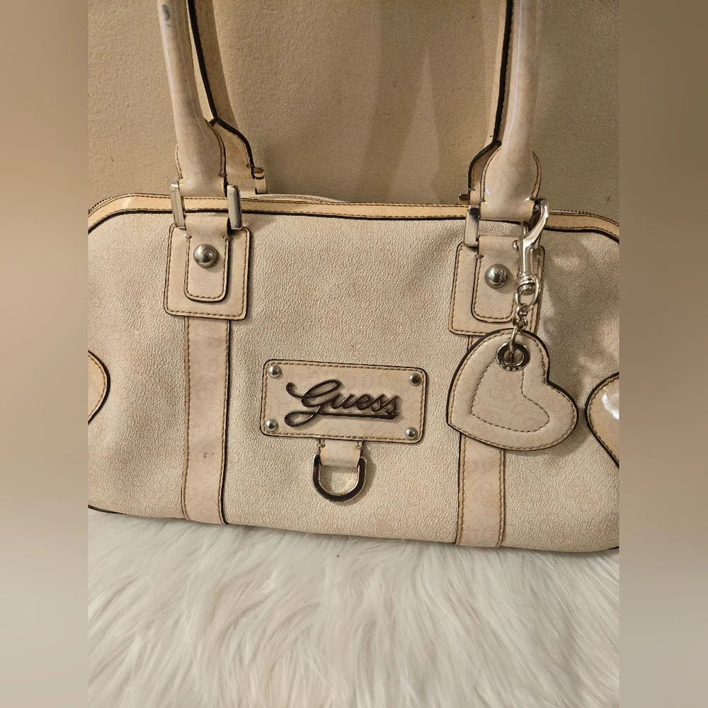 GUESS Faux Leather Shoulder Bag Heart Luggage Tag Beige Handbag - Picture 2 of 15
